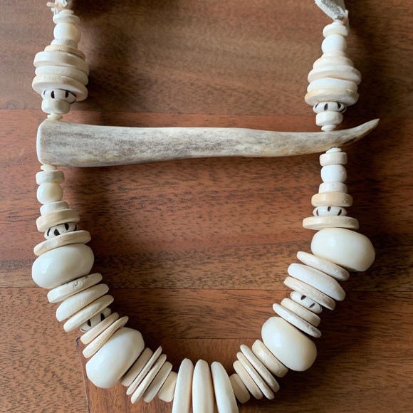 Twine & Twig white/cream antler necklace - Picture 2 of 6
